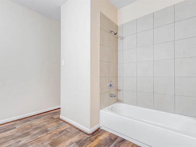 8605 Beviamo St — Photo 13
