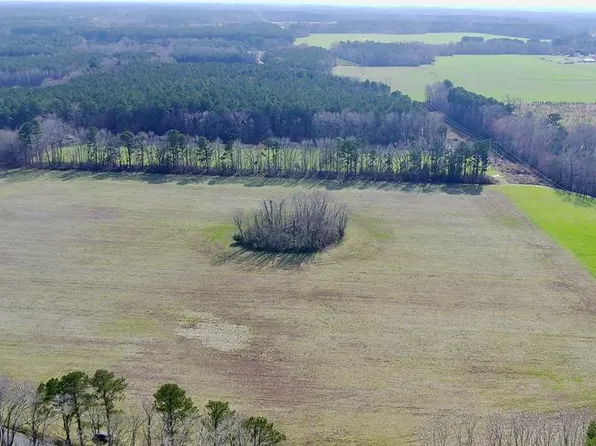 4 Fletcher Rd, Mappsville, VA 23407