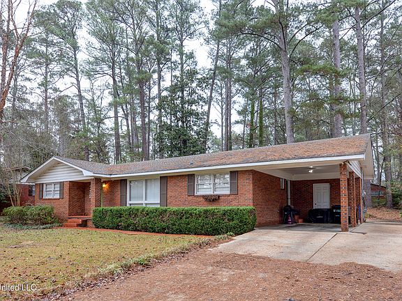 3rd image of 735 Forest Park Cir