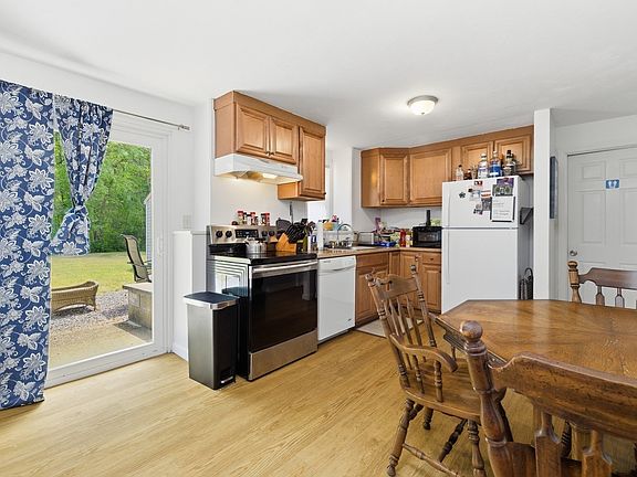 3rd image of 21 Cobb St #B