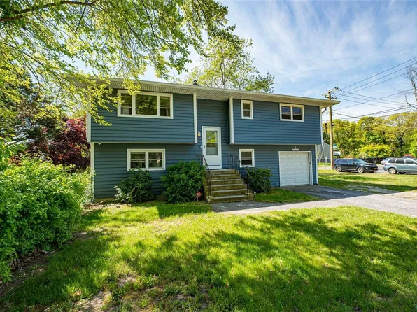 4 Francis Landau, Shirley, NY 11967