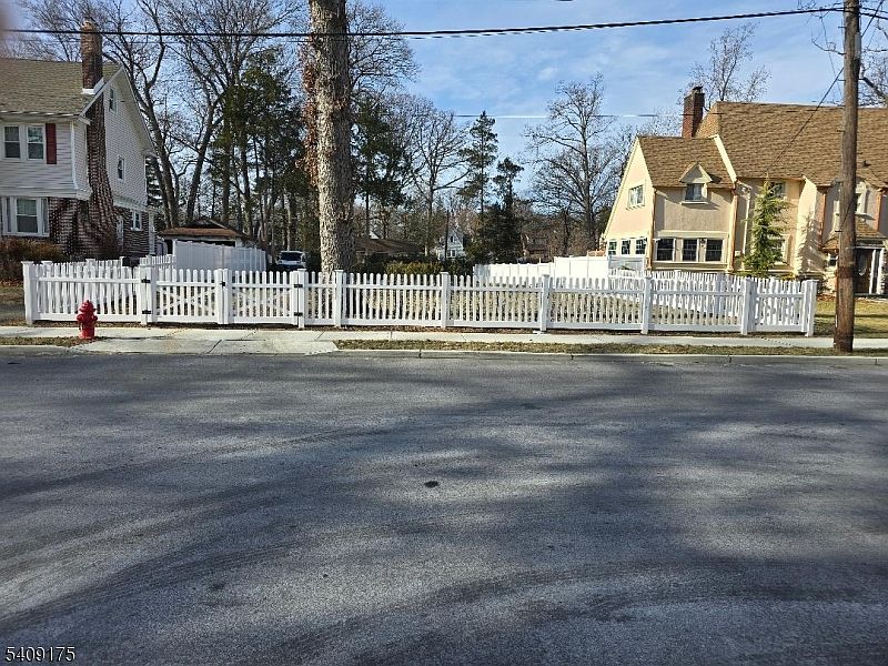 1st image of 679 Haxtun Ave