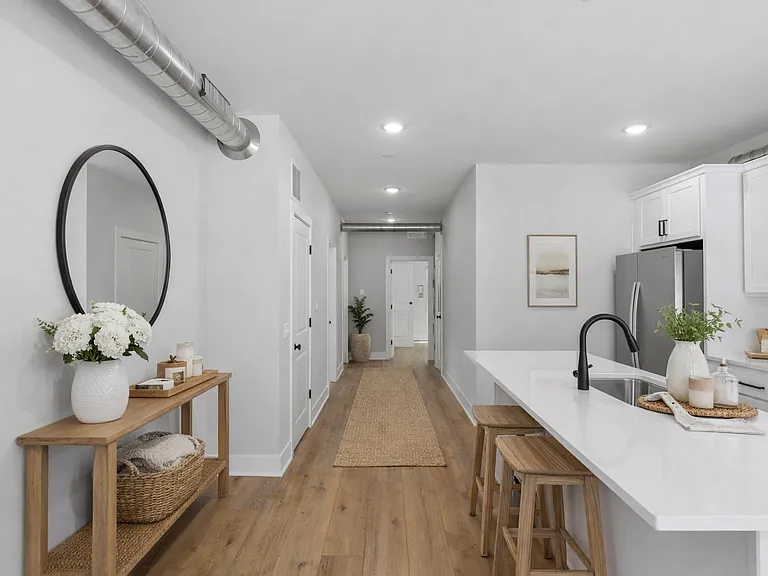 1004 Diamond Ave NE #1 — Photo 5