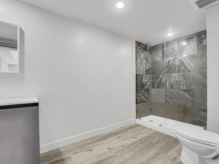 7040 Woodman Ave #107 — Photo 14