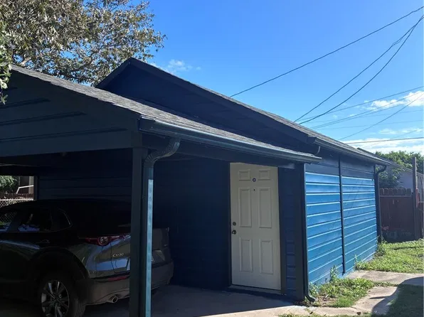 325 1/2 E Johnston Ave, Kingsville, TX 78363