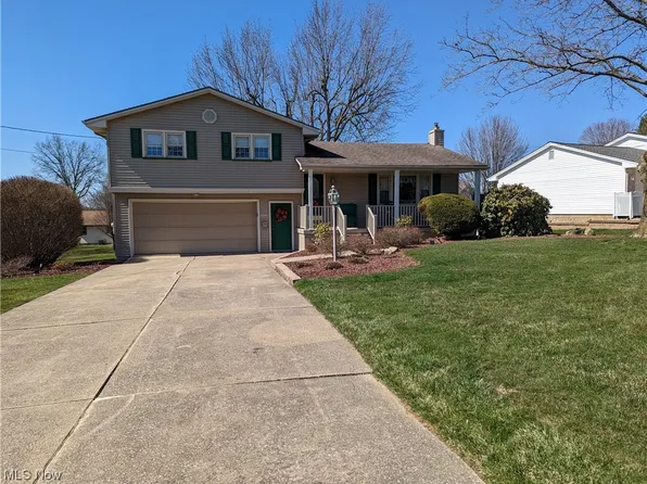 8590 Chesterton Dr, Poland, OH 44514