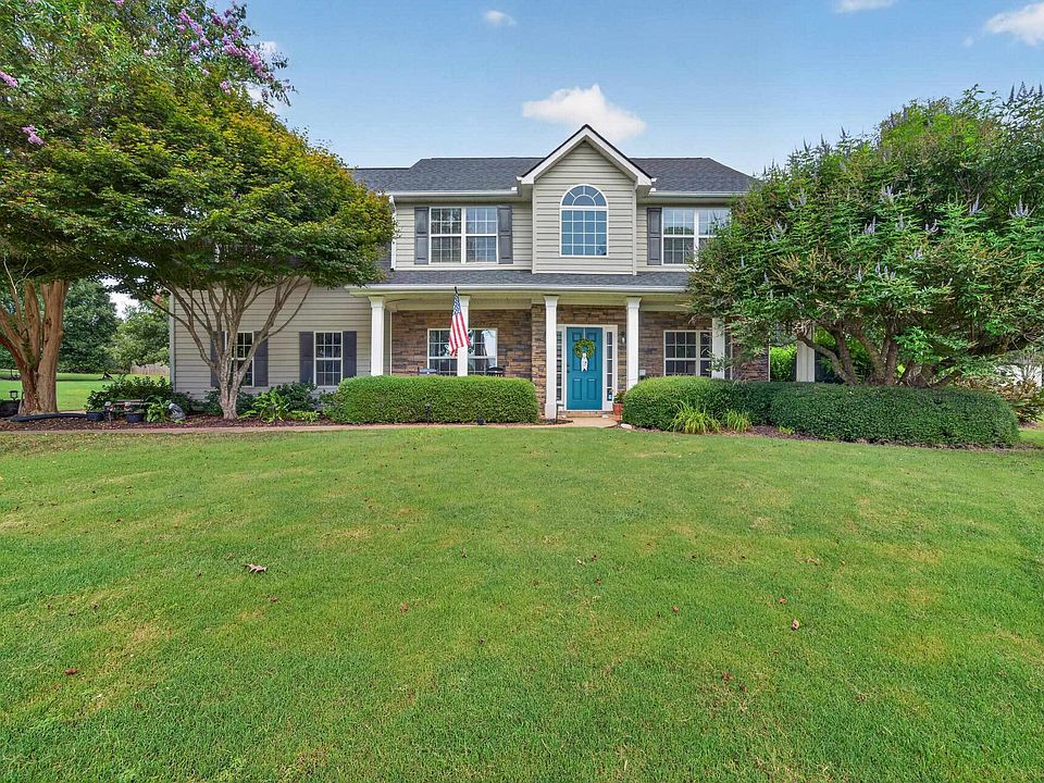 1st image of 121 Collis Cir