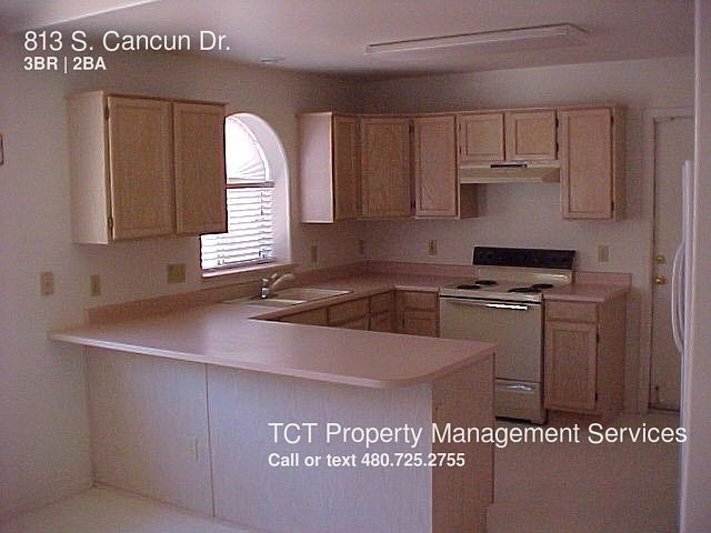 2nd image of 813 S Cancun Dr