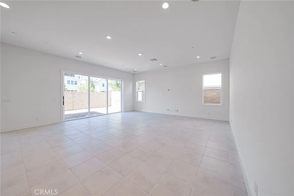 5 bed, 3111 sqft, $6,800 — Photo 3