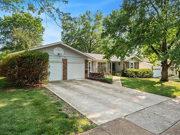 2nd image of 332 Sorrento Dr