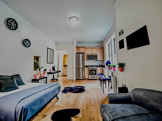 Rented by Manhattan Realty Group | media 7