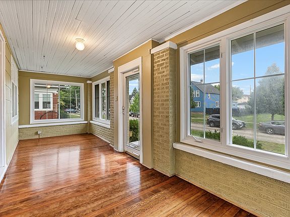 3rd image of 1523 Oakwood Ave