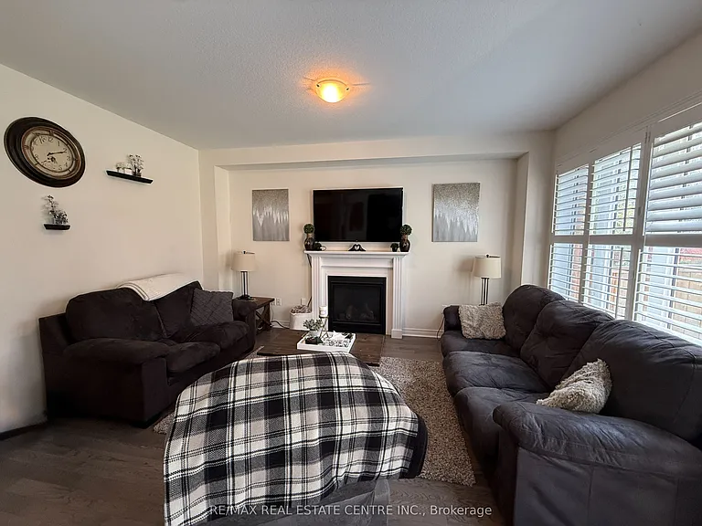 499 Thompson St — Photo 8