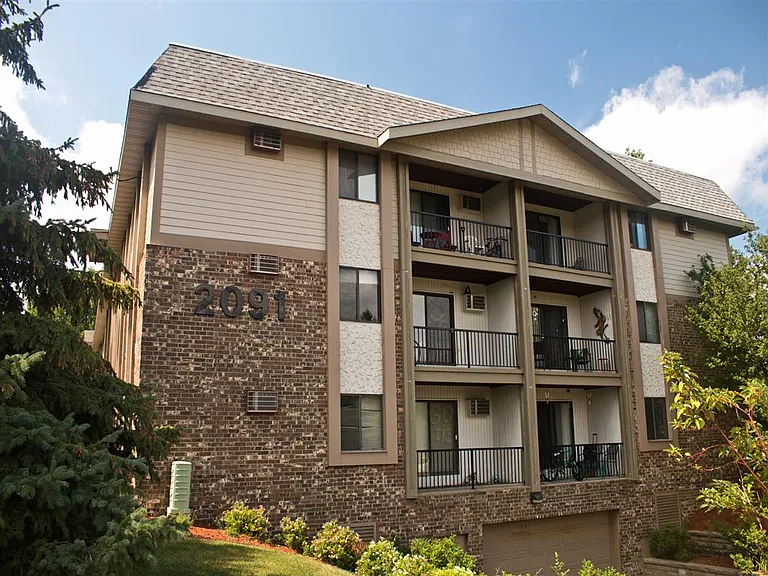 Silver Bell Apartments — Photo 12