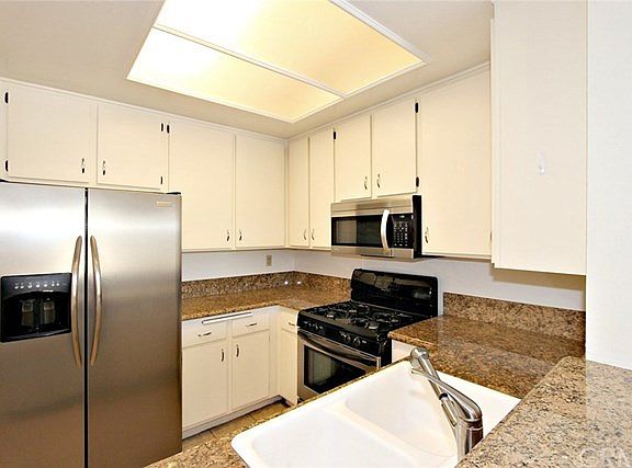 5th image of 221 S Oak Knoll Ave APT 110