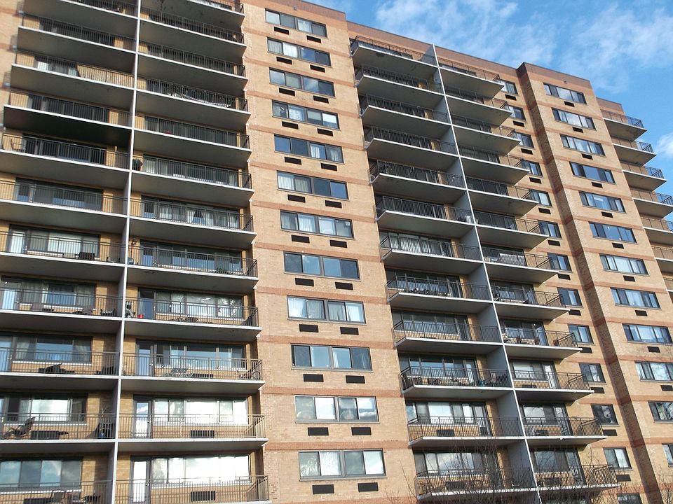 1st image of 60 Parkway Dr E #2G