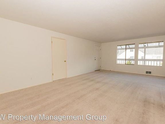 3rd image of 3823 Hoyt Ave APT 2