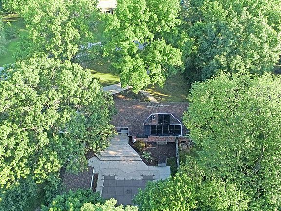 5th image of 1050 Hillcrest Ave