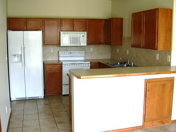 4th image of 304 E Blackhawk Dr