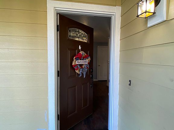 3rd image of 15713 NE 4th Cir