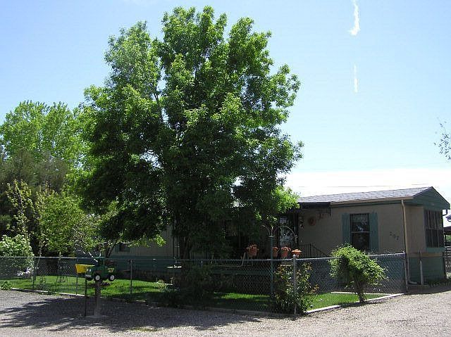 1st image of 207 Circle Ln