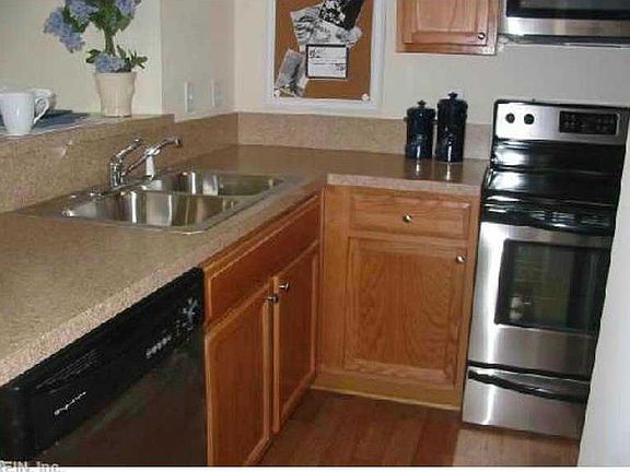 3rd image of 806 W Washington St Unit 303