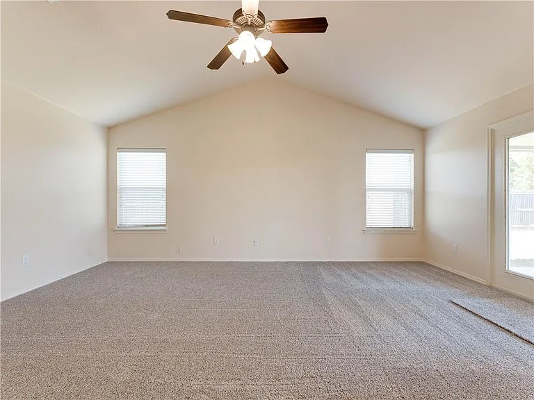 4500 Hunter Blvd — Photo 4