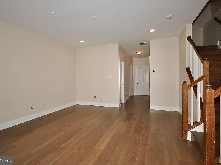 137 Equestrian Row — Photo 34