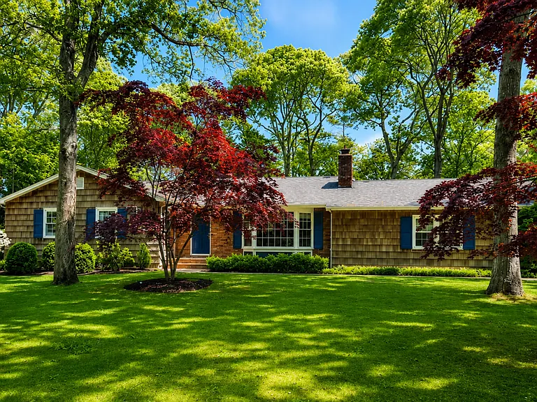 6 Holly Ln — Photo 1
