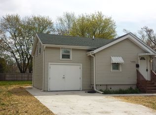 1045 Pine St, Waukegan, IL 60085