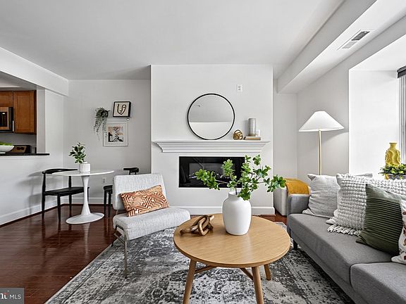 2nd image of 3601 38th St NW APT 303