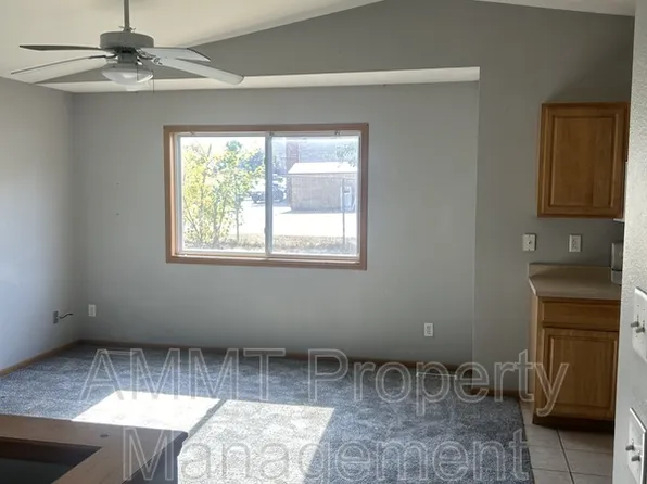 77 Florida Ave SW, Cedar Rapids, IA 52404
