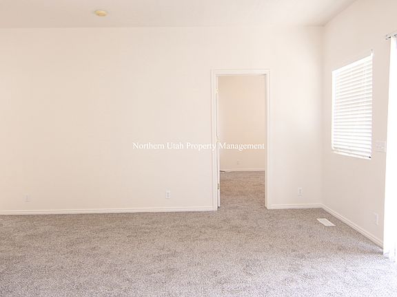 4 Living Room View 3_09042019