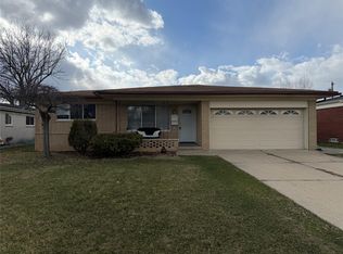 34639 Richard O Dr, Sterling Heights, MI 48310