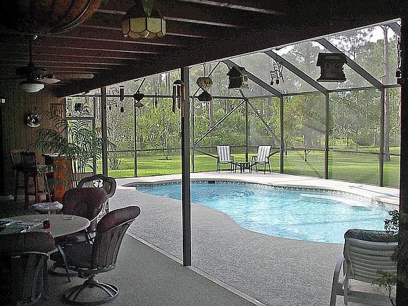 Cozy Covered Patio and Screened in Pool