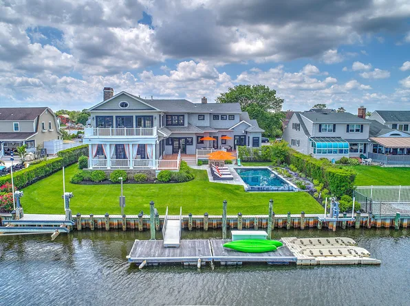 12 Gull Point Rd, Monmouth Beach, NJ 07750