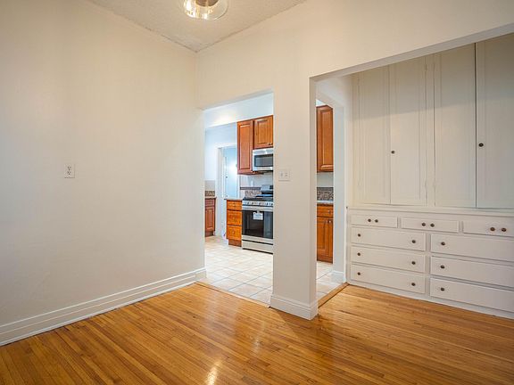 5th image of 1061 S Cloverdale Ave