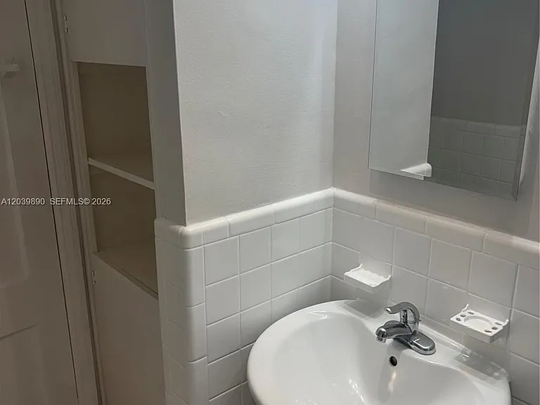 719 NE 16th Ave #719B — Photo 28