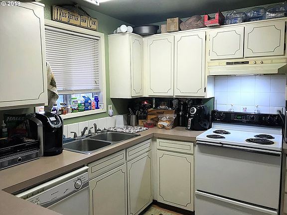 3rd image of 9812 NE 70th St