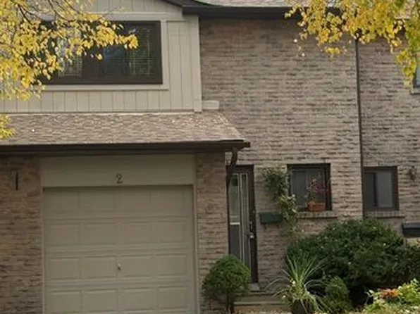 3345 Silverado Dr #2, Mississauga, ON L5A 3Y8