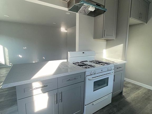 2nd image of 124 W Stueckle Ave #9