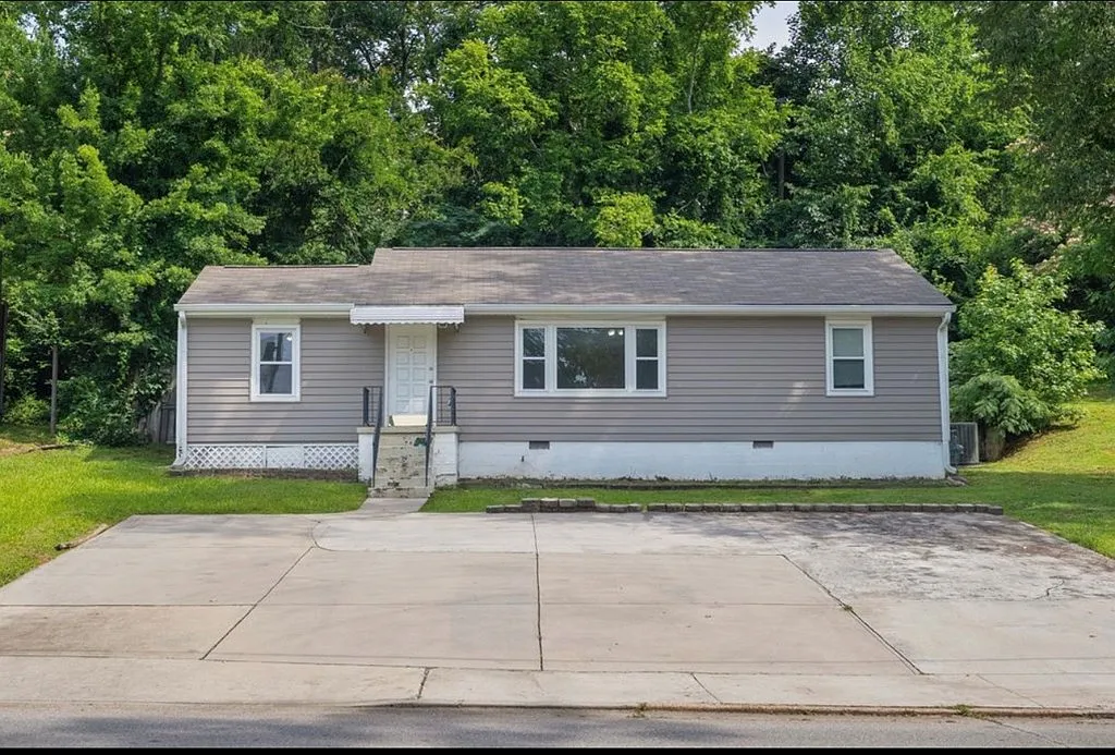 3 bed, 1560 sqft, $1,900 — Photo 3