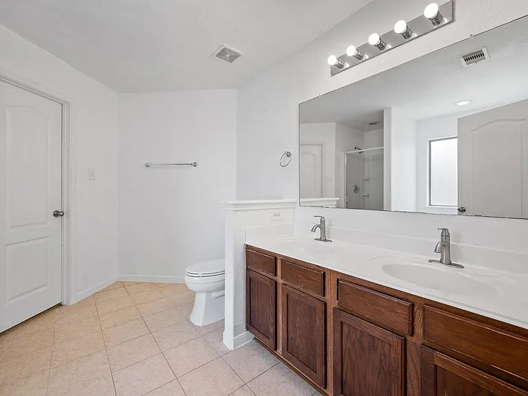 4614 Oak St — Photo 17