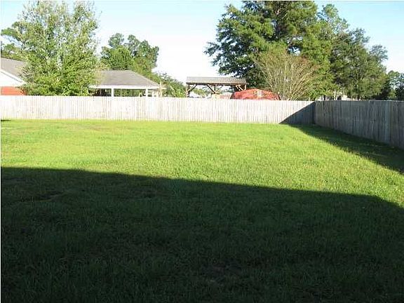 Large fenced yard!!