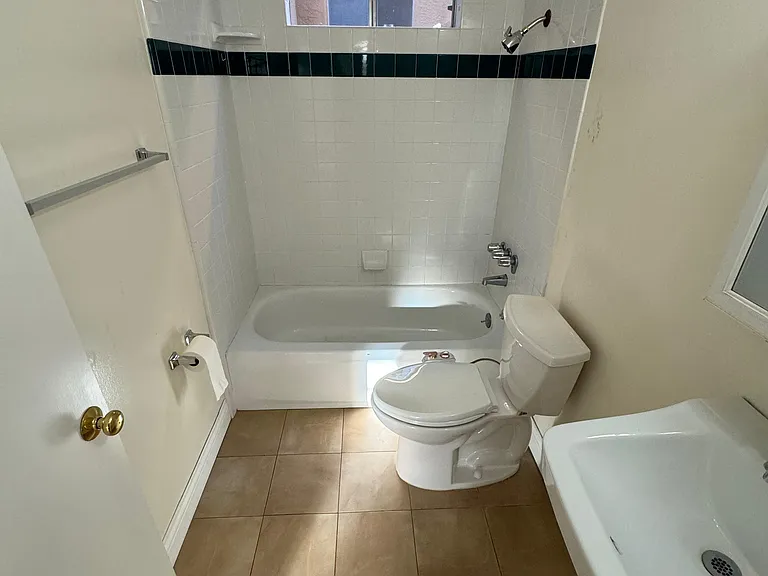2237 Roosevelt Ave #1 — Photo 18