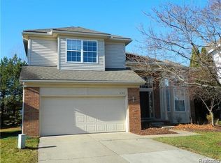 4743 Carrington Dr, Rochester, MI 48306