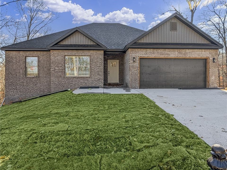 1st image of 12 Ayton Ln