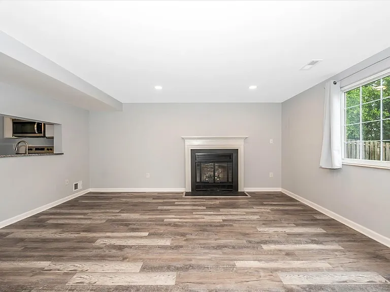 214 Ashfield Ct — Photo 5