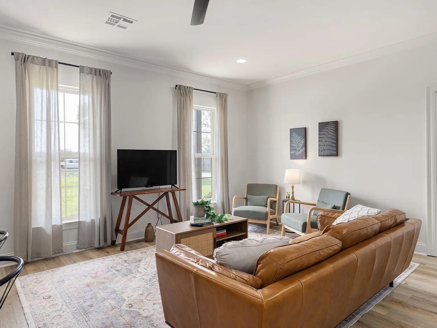 4 bed, $2,350 — Photo 4