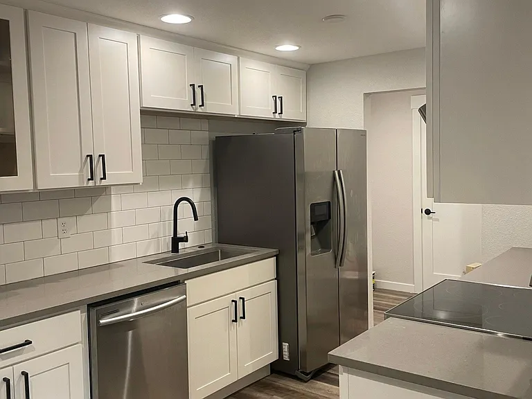 810 Taylor Ave N #220 — Photo 4